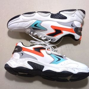 Urban Without Limit - size 10 in white